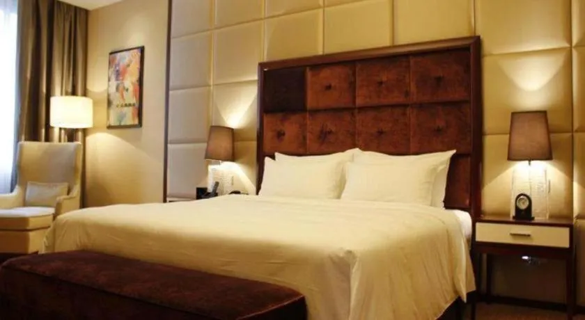 Bed in Venus Royal Hotel Shenzhen International Exhibition Center