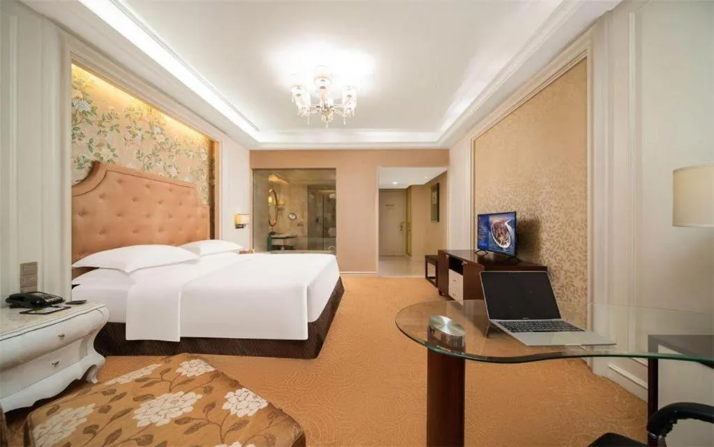 Bed in Venus Royal Hotel Shenzhen International Exhibition Center