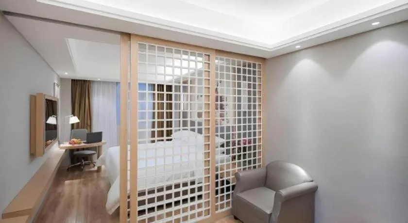 Bed in Vienna Hotel Shanghai Hongqiao Hub National Exhibition Center Huqingping Road