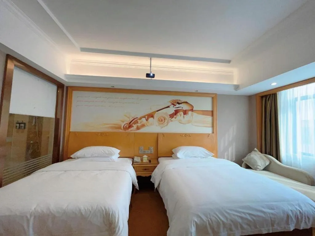 Bed in Vienna Hotel Guangxi Fangcheng