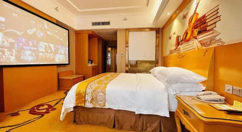 Bed in Vienna Hotel Guangxi Fangcheng