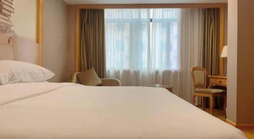 Bed in Vienna Hotel Guangxi Fangcheng