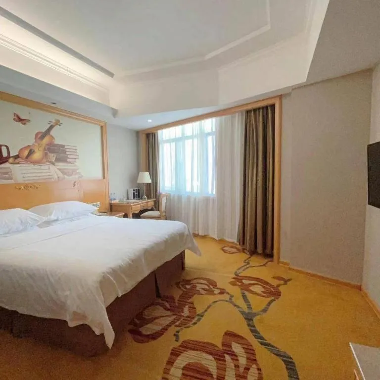 Bed in Vienna Hotel Guangxi Fangcheng