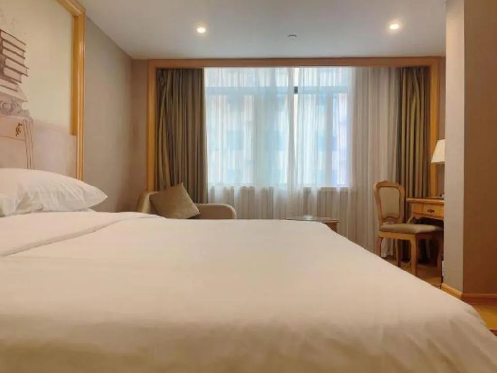 Bed in Vienna Hotel Guangxi Fangcheng