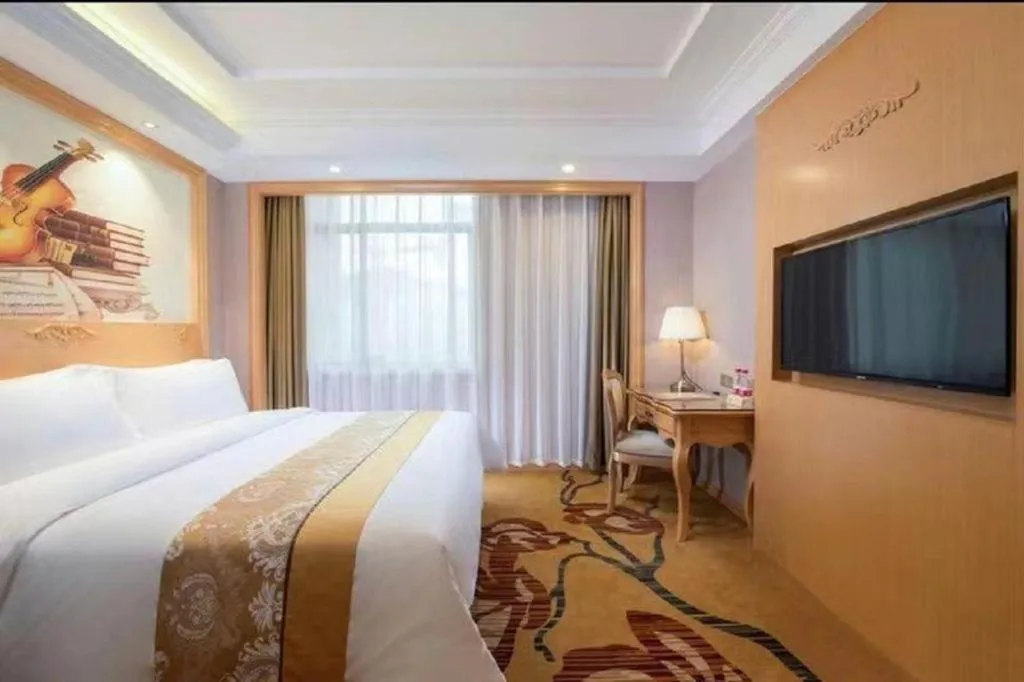 Bed in Vienna Hotel Guangxi Fangcheng