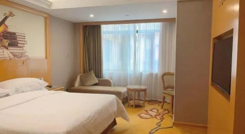 Bed in Vienna Hotel Guangxi Fangcheng