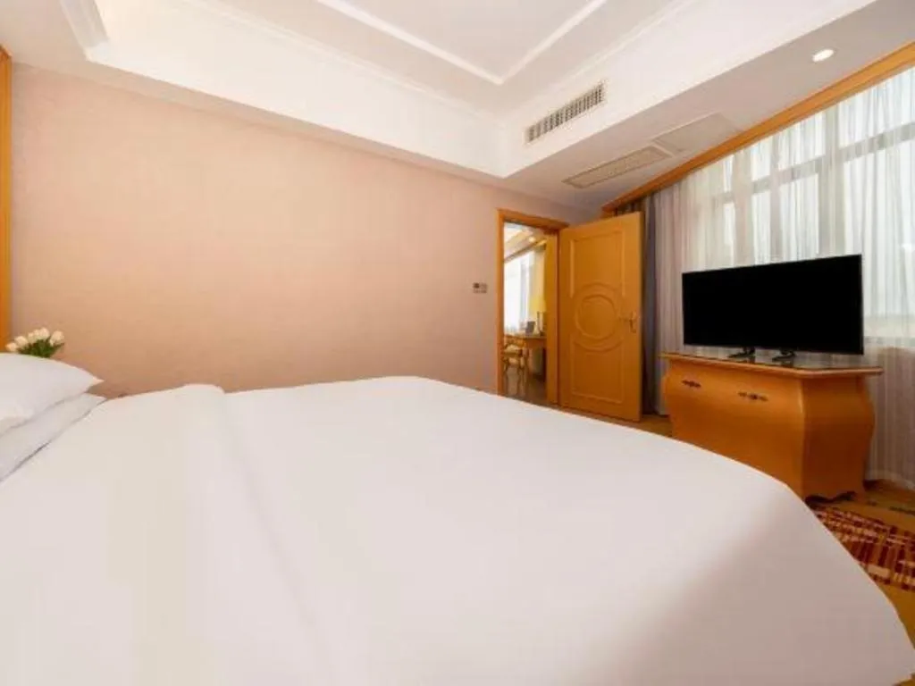 Bed in Vienna Hotel Guangxi Fangcheng