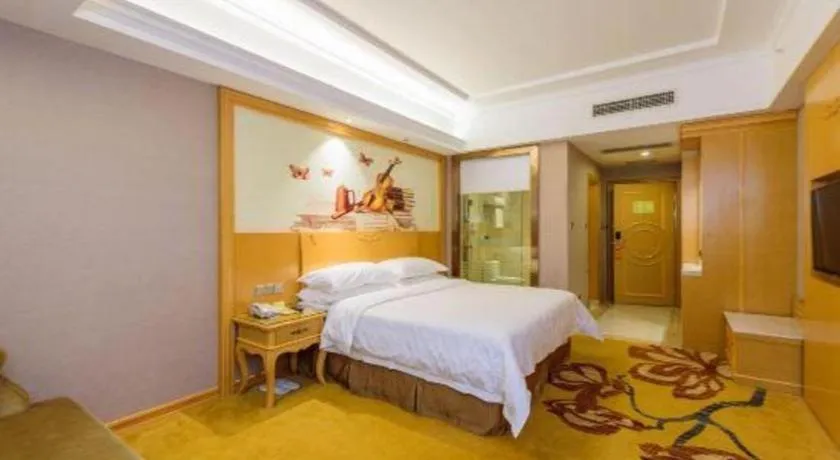 Bed in Vienna Hotel Guangxi Fangcheng