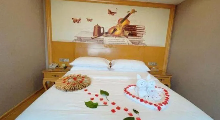 Bed in Vienna Hotel Guangxi Fangcheng