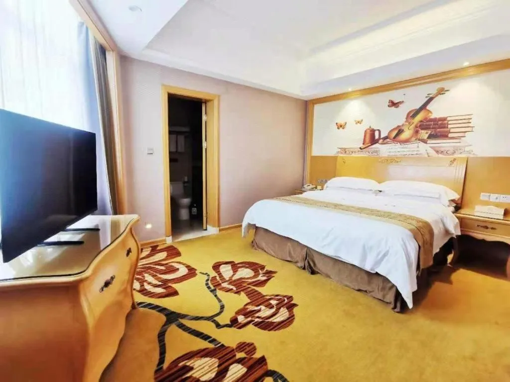 Bed in Vienna Hotel Guangxi Fangcheng