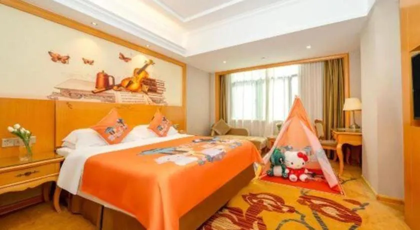 Bed in Vienna Hotel Guangxi Fangcheng