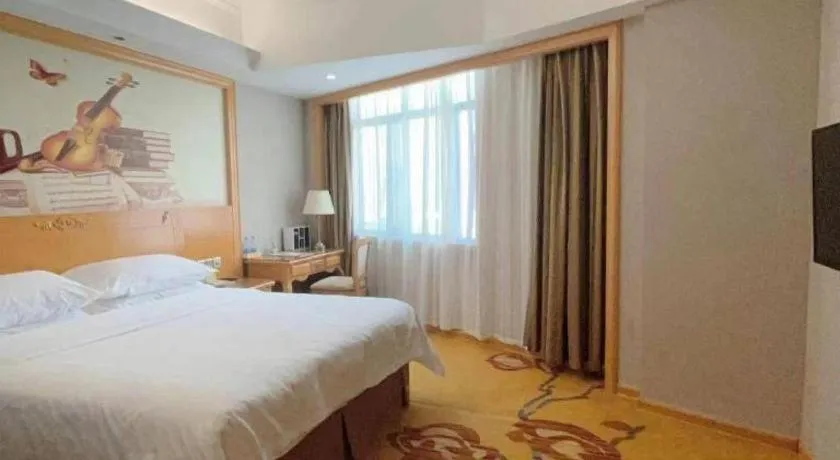 Bed in Vienna Hotel Guangxi Fangcheng