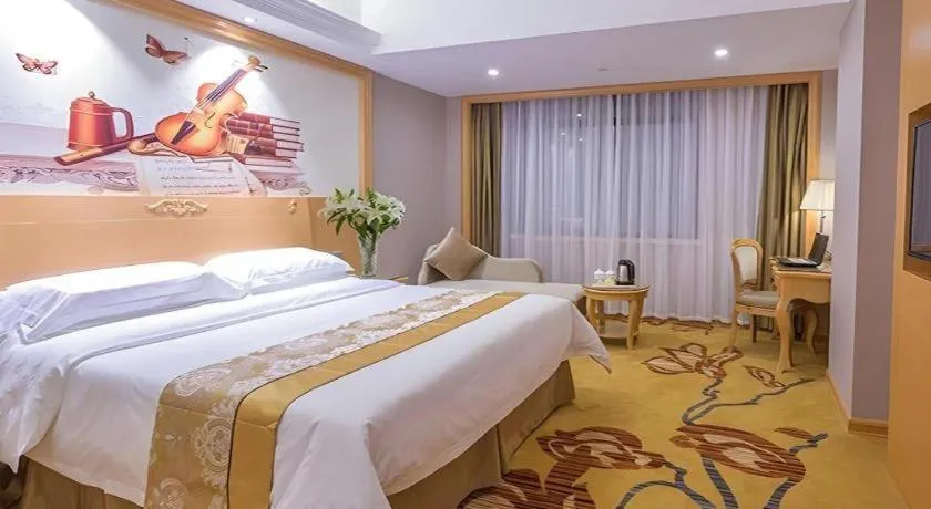 Bed in Vienna Hotel Guangxi Fangcheng