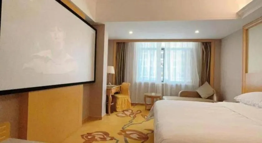 Bed in Vienna Hotel Guangxi Fangcheng