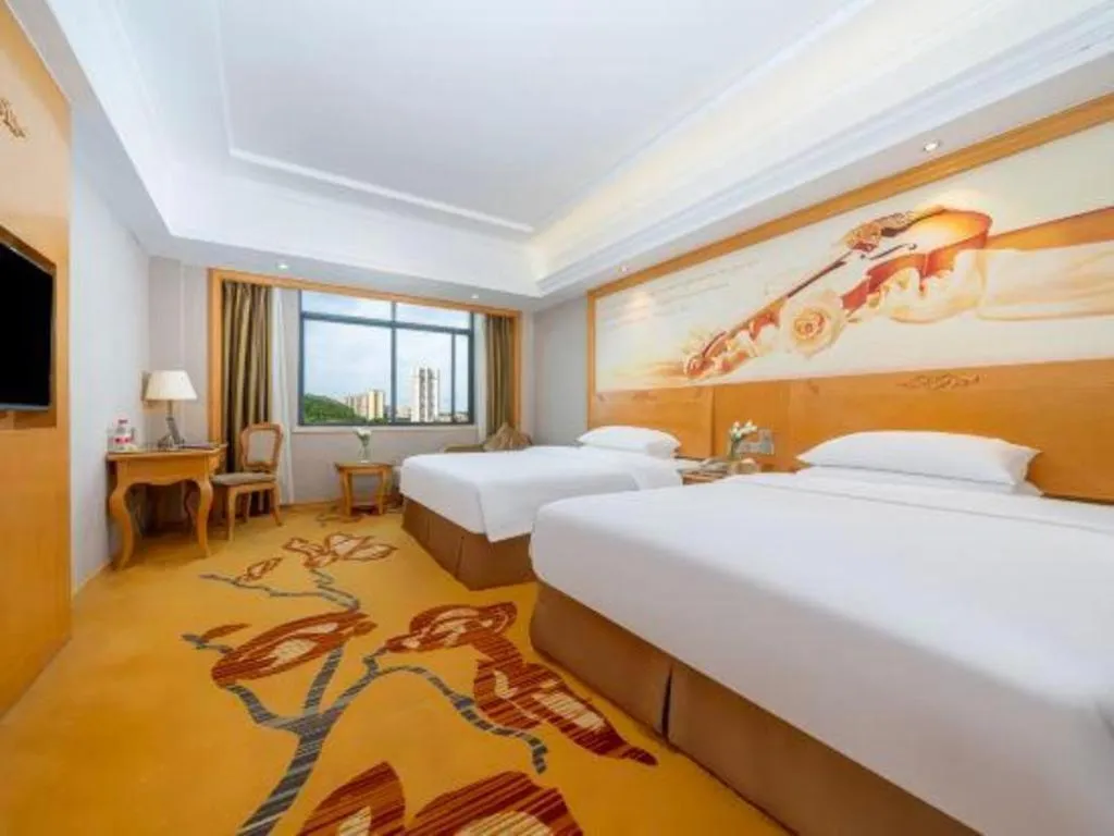 Bed in Vienna Hotel Guangxi Fangcheng