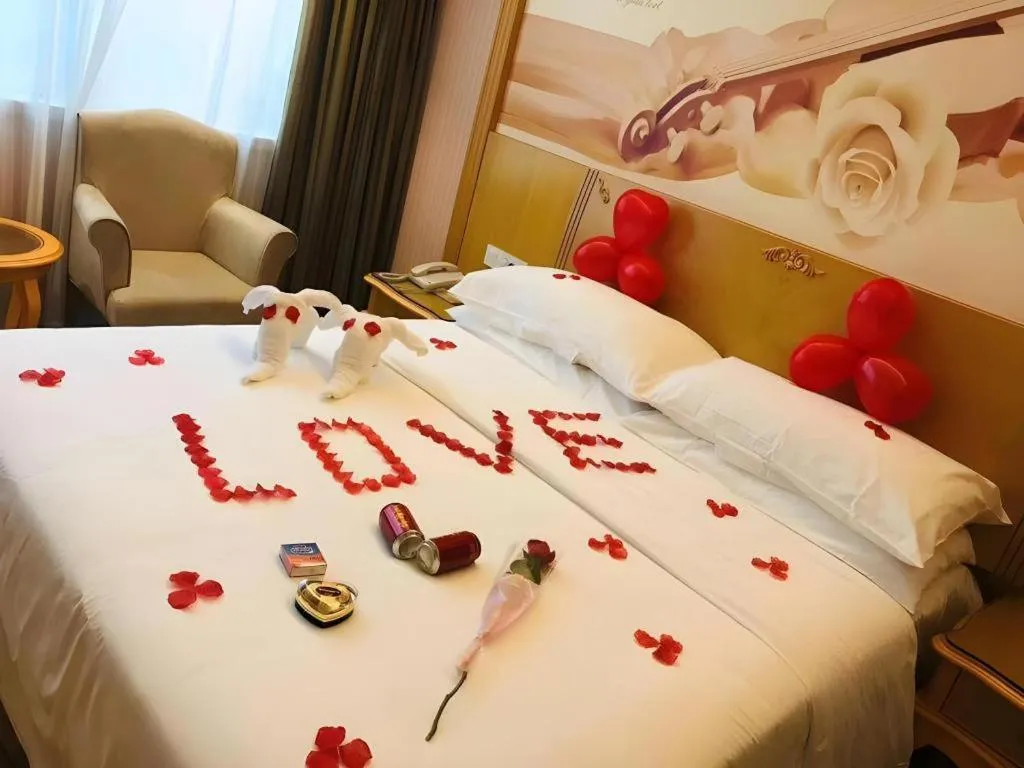 Bed in Vienna Hotel Shenzhen Pingdi Huancheng South Road