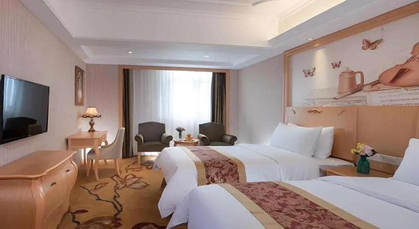 Bed in Vienna Hotel Shenzhen Pingdi Huancheng South Road