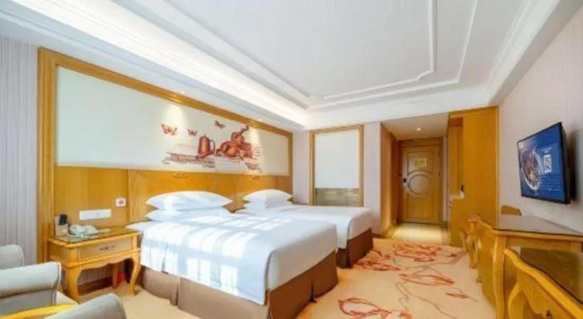 Bed in Vienna Hotel Shenzhen Pingdi Huancheng South Road