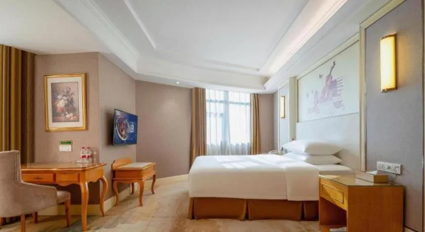 Bed in Vienna Hotel Shenzhen Pingdi Huancheng South Road