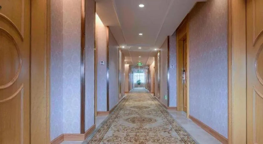 Vienna Hotel Shenzhen Pingdi Huancheng South Road