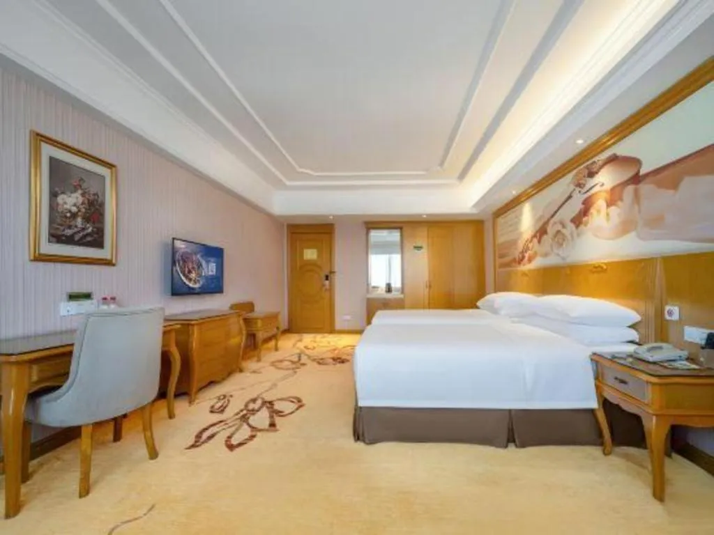 Bed in Vienna Hotel Shenzhen Pingdi Huancheng South Road
