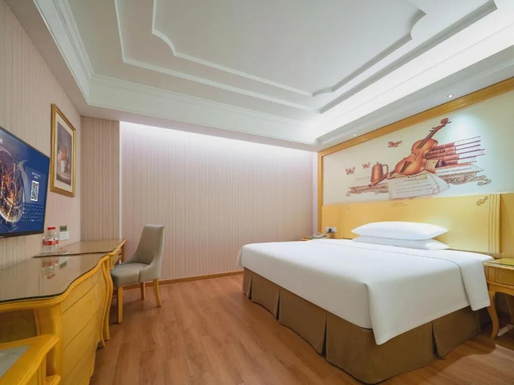 Bed in Vienna Hotel Shenzhen Pingdi Huancheng South Road