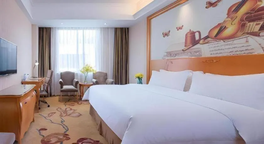 Bed in Vienna Hotel Shenzhen Pingdi Huancheng South Road