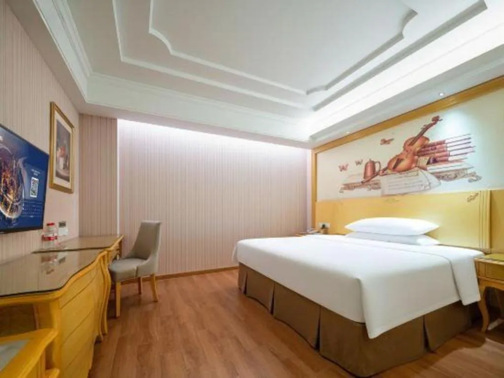 Bed in Vienna Hotel Shenzhen Pingdi Huancheng South Road