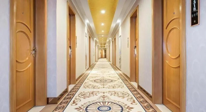 Vienna Hotel Shenzhen Pingdi Huancheng South Road