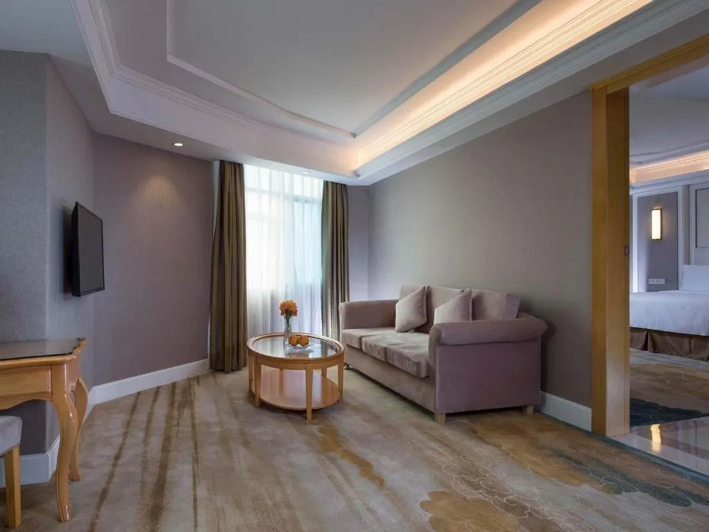 Vienna Hotel Shenzhen Pingdi Huancheng South Road