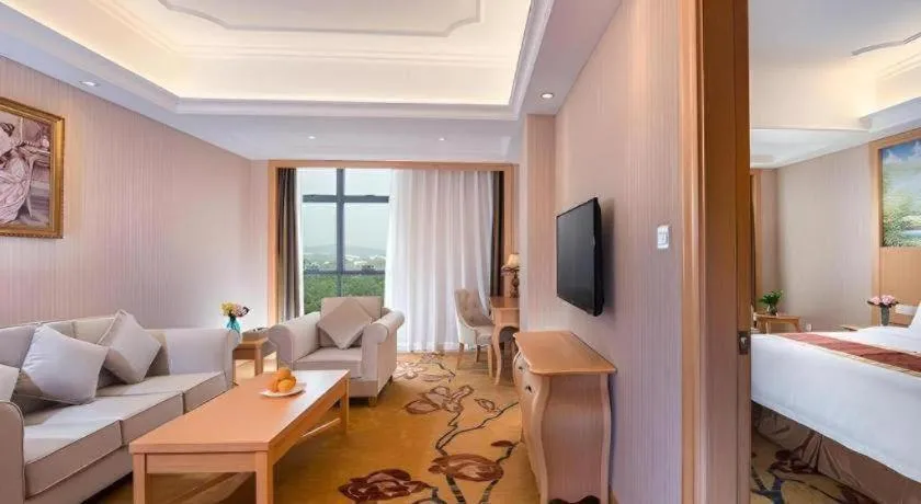 Bed in Vienna Hotel Shenzhen Pingdi Huancheng South Road