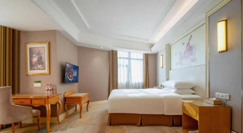Bed in Vienna Hotel Shenzhen Pingdi Huancheng South Road