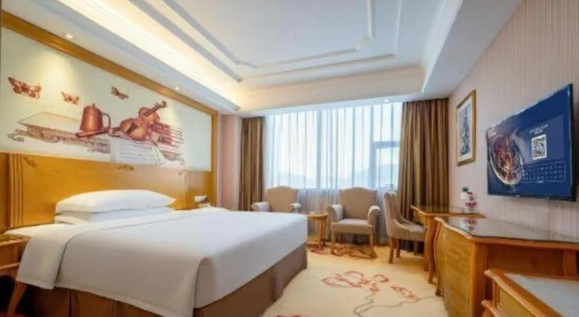 Bed in Vienna Hotel Shenzhen Pingdi Huancheng South Road