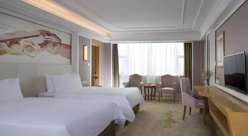 Bed in Vienna Hotel Shenzhen Pingdi Huancheng South Road