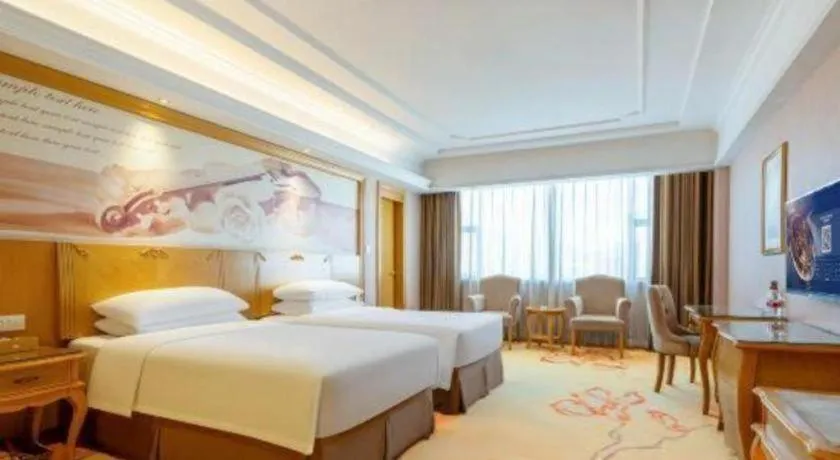 Bed in Vienna Hotel Shenzhen Pingdi Huancheng South Road