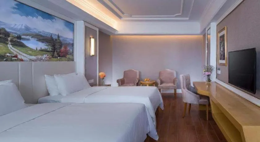 Bed in Vienna Hotel Shenzhen Pingdi Huancheng South Road