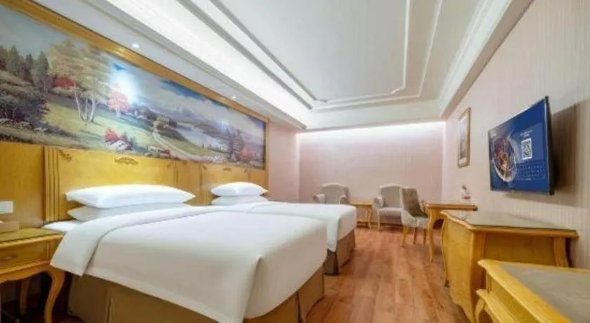 Bed in Vienna Hotel Shenzhen Pingdi Huancheng South Road