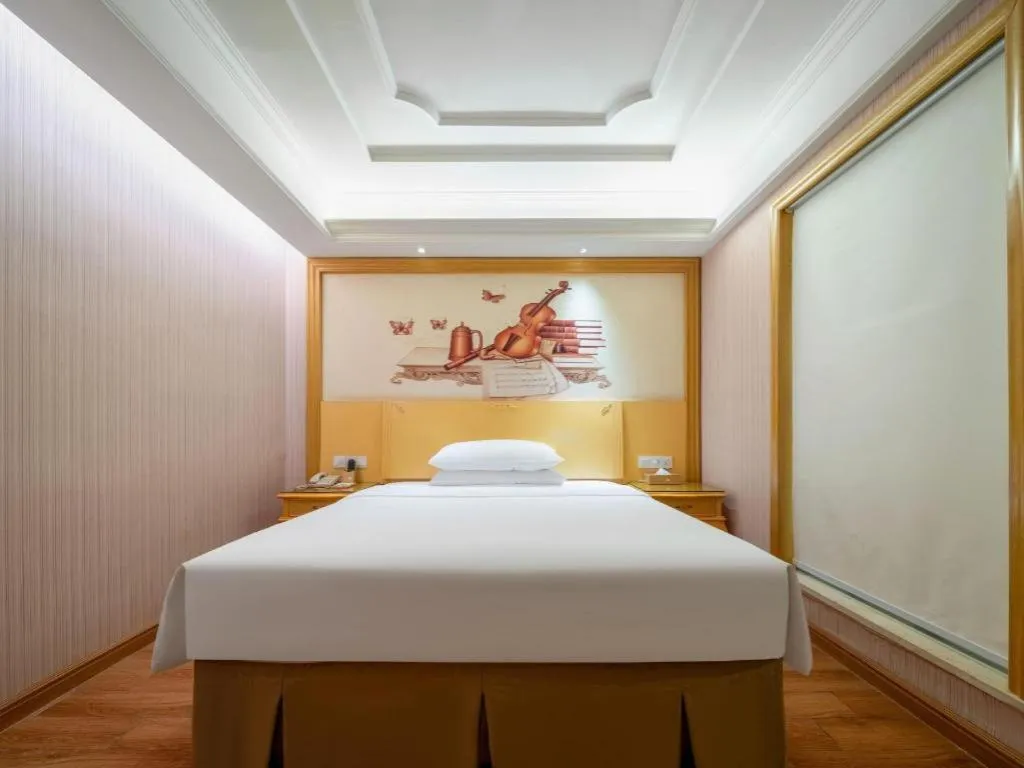 Bed in Vienna Hotel Shenzhen Pingdi Huancheng South Road