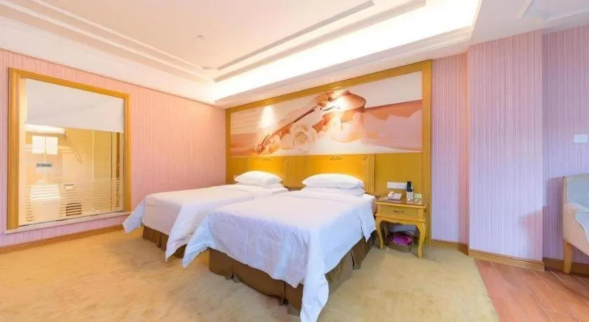 Bed in Vienna Hotel Shenzhen Pingdi Huancheng South Road