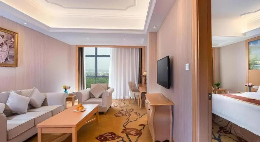 Bed in Vienna Hotel Shenzhen Pingdi Huancheng South Road