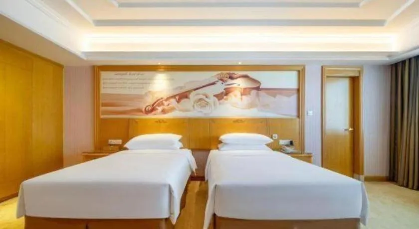 Bed in Vienna Hotel Shenzhen Pingdi Huancheng South Road