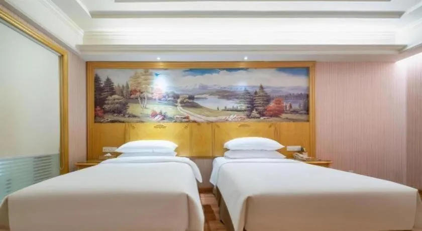Bed in Vienna Hotel Shenzhen Pingdi Huancheng South Road