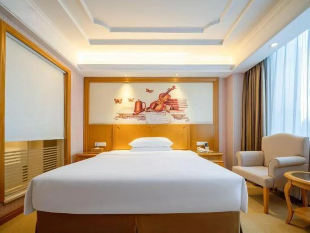 Bed in Vienna Hotel Shenzhen Pingdi Huancheng South Road