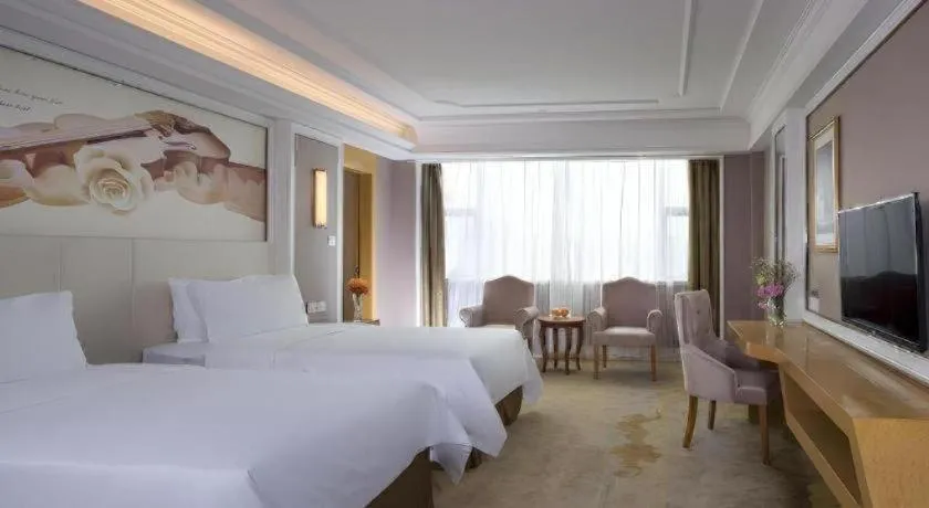 Bed in Vienna Hotel Shenzhen Pingdi Huancheng South Road