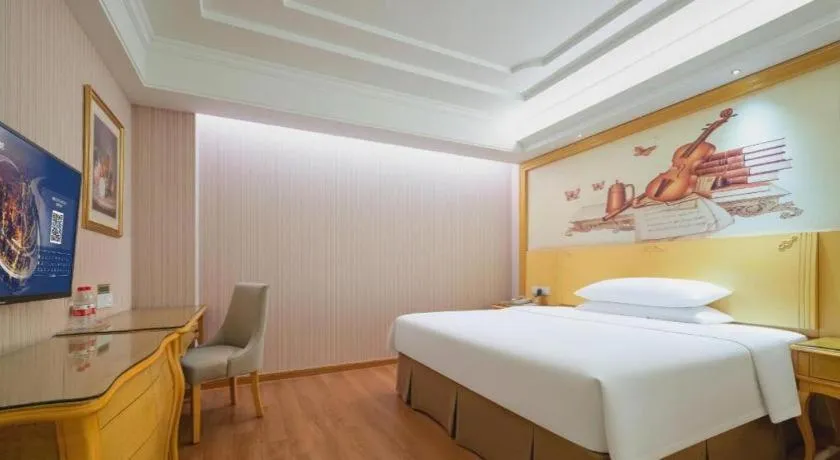 Bed in Vienna Hotel Shenzhen Pingdi Huancheng South Road