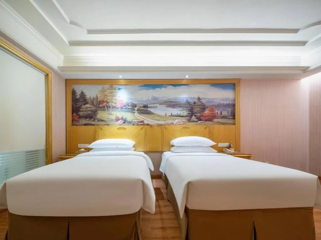 Bed in Vienna Hotel Shenzhen Pingdi Huancheng South Road