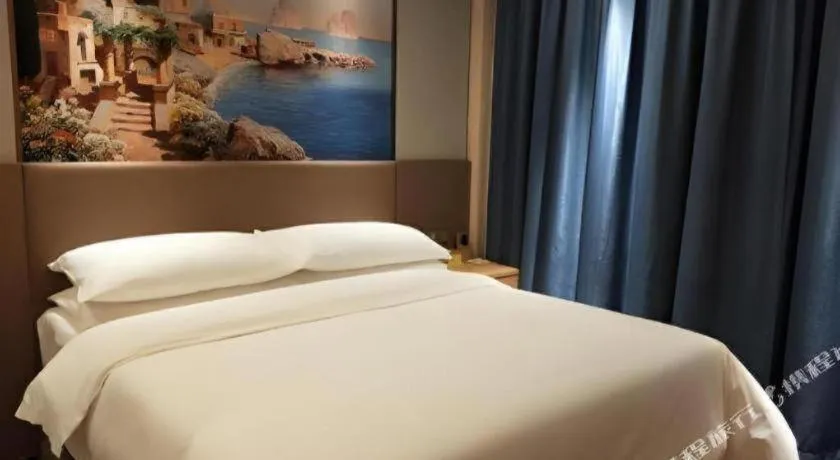 Bed in Vienna Hotel Shandong Qingdao Taidong Pijiu Street Liaoning Road