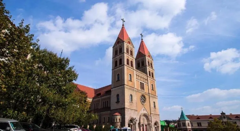 Vienna Hotel Shandong Qingdao Taidong Pijiu Street Liaoning Road