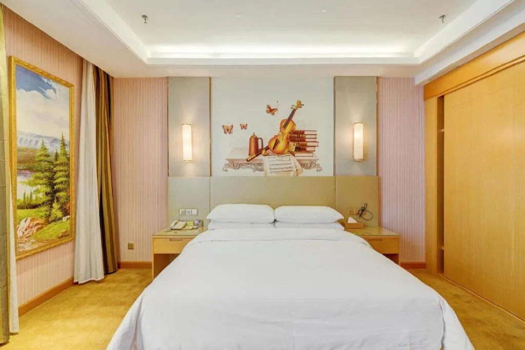 Bed in Vienna Hotel Shandong Qufu Sankong Landscape