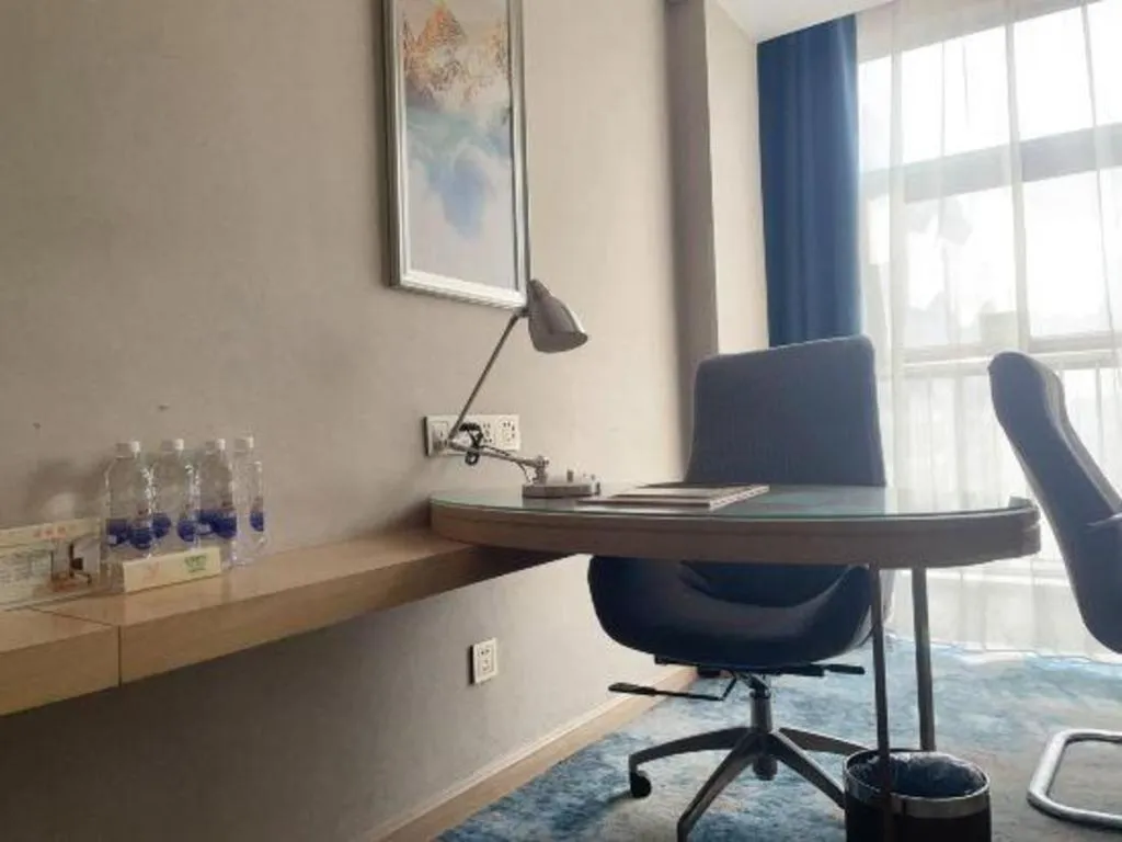 Vienna Hotel Shaanxi Hanzhong Central Square High-Speed Railway Station